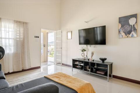 Bellarose At Colbeck ,Gated With Pool, Stylishly Modern Villa Old Harbour Ngoại thất bức ảnh