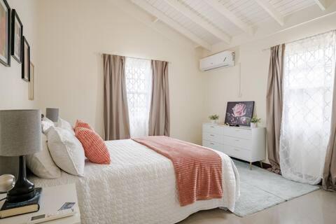 Bellarose At Colbeck ,Gated With Pool, Stylishly Modern Villa Old Harbour Ngoại thất bức ảnh
