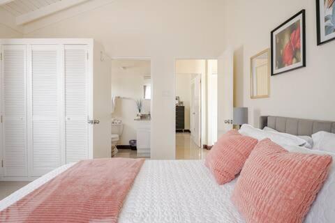 Bellarose At Colbeck ,Gated With Pool, Stylishly Modern Villa Old Harbour Ngoại thất bức ảnh