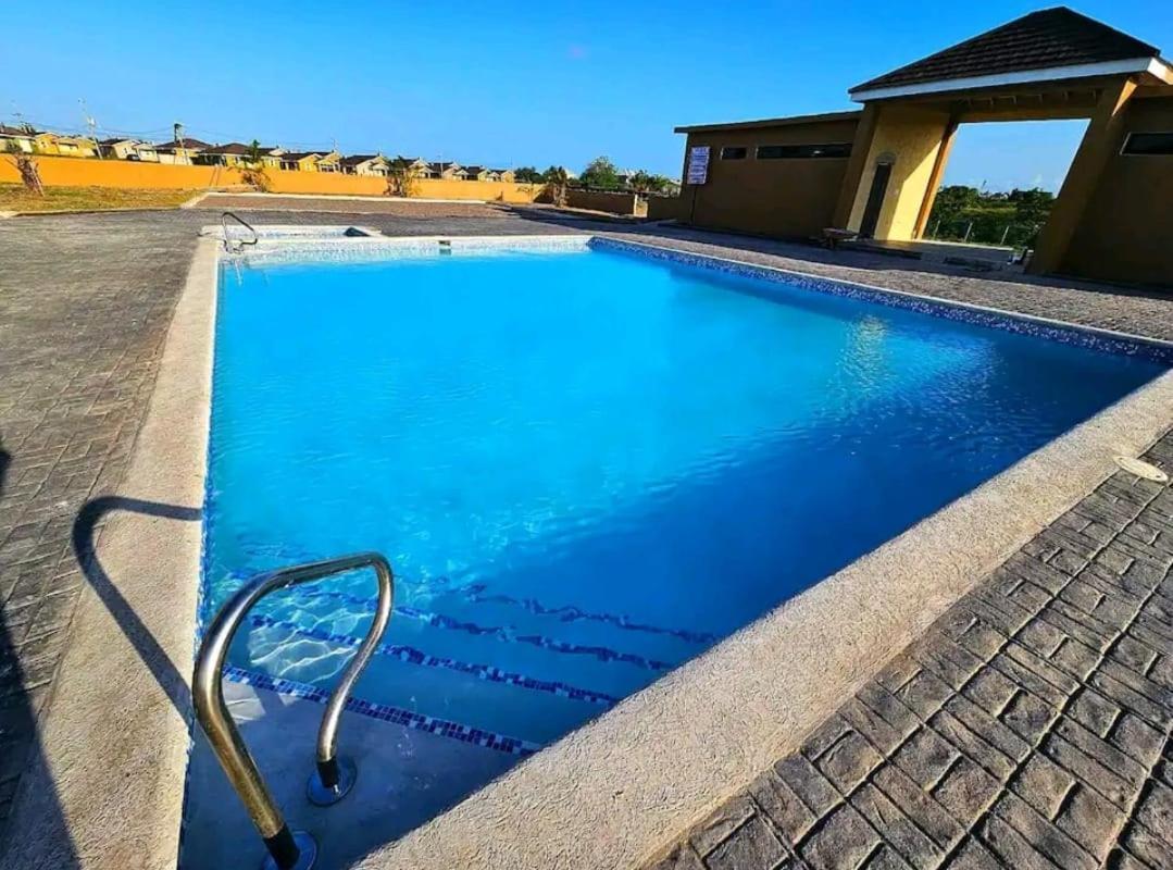 Bellarose At Colbeck ,Gated With Pool, Stylishly Modern Villa Old Harbour Ngoại thất bức ảnh